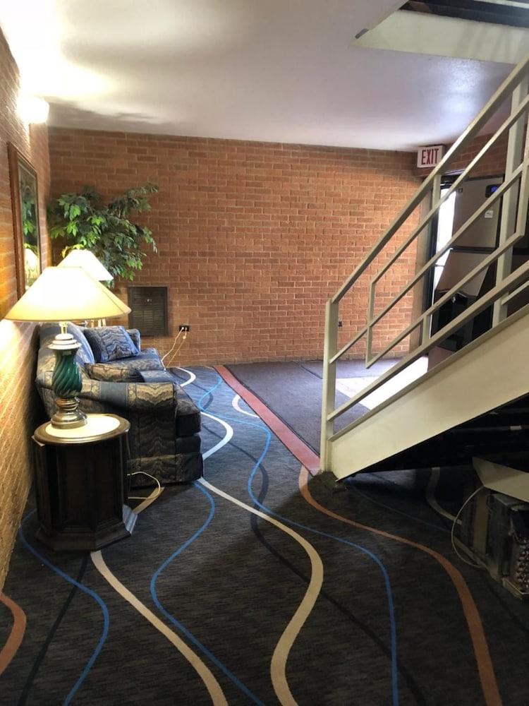 McGoverns Hotel and Suites 27/45