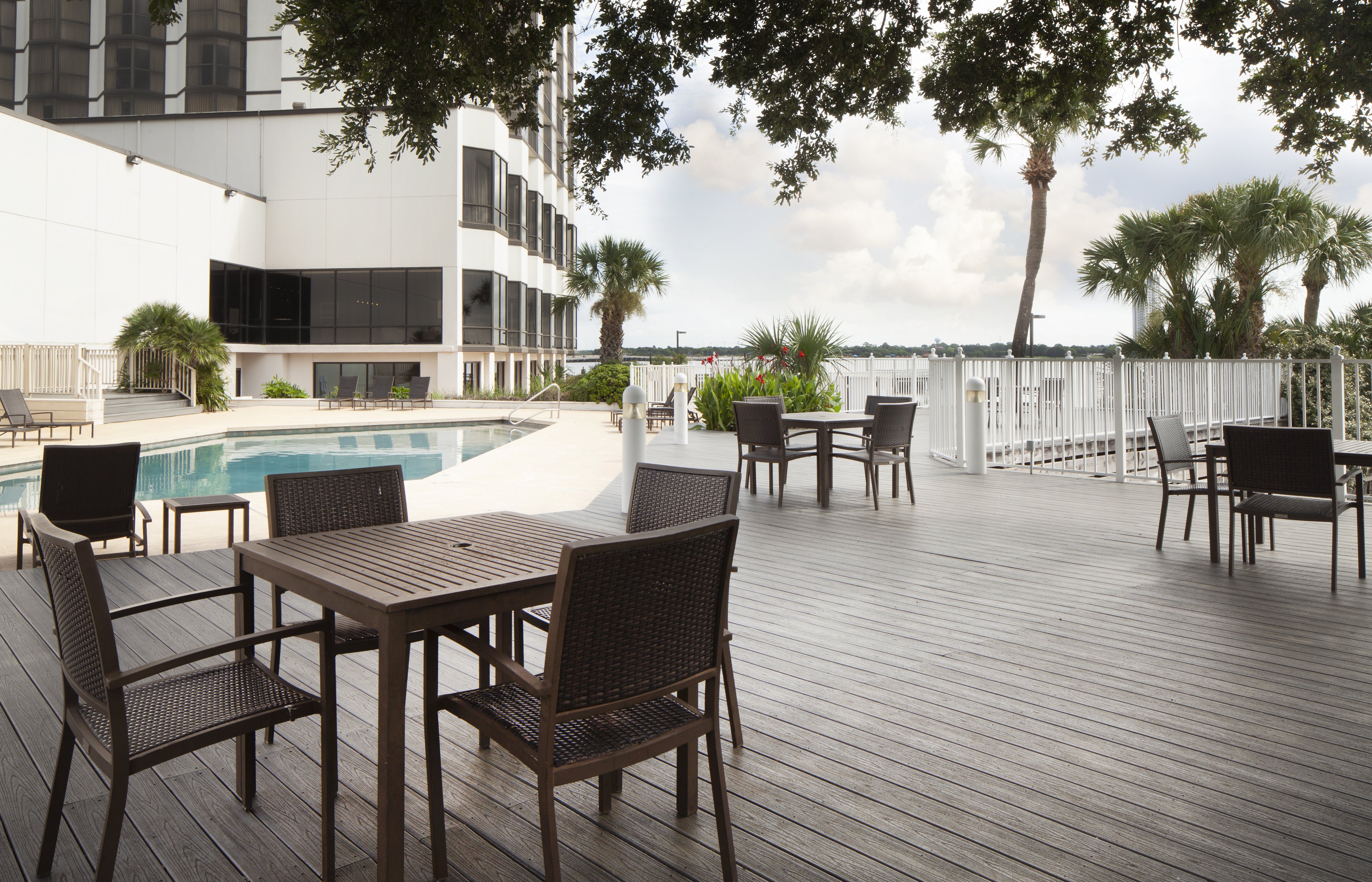 Compass Hotel Nassau Bay 32/65