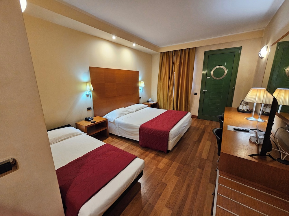 Luna Hotel Motel Airport 26/44