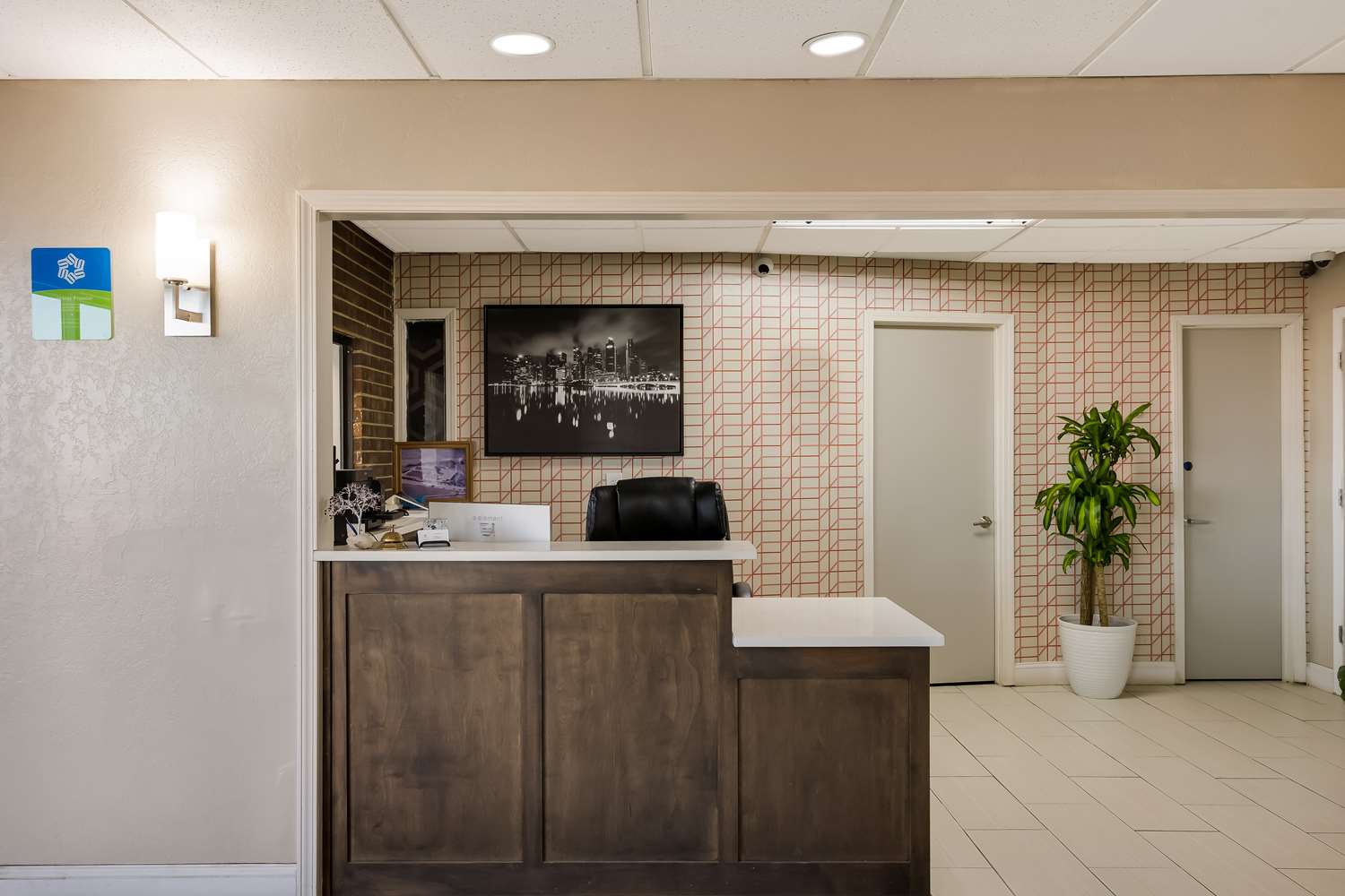 Surestay Hotel By Best Western Higginsville 5/11