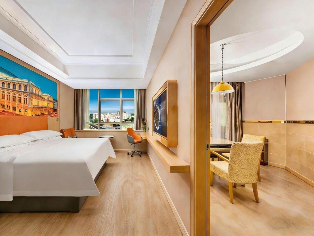 Vienna Hotel (Shenzhen Convention and Exhibition Center, Fuhai Qiaotou) 35/63