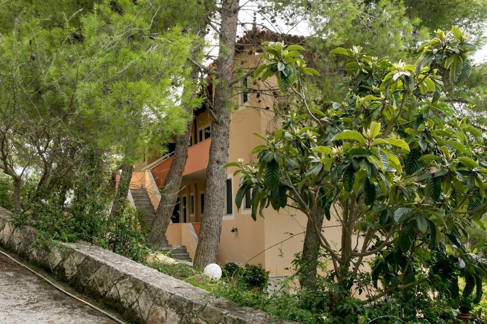 Almyros Studios And Apartments 30/44