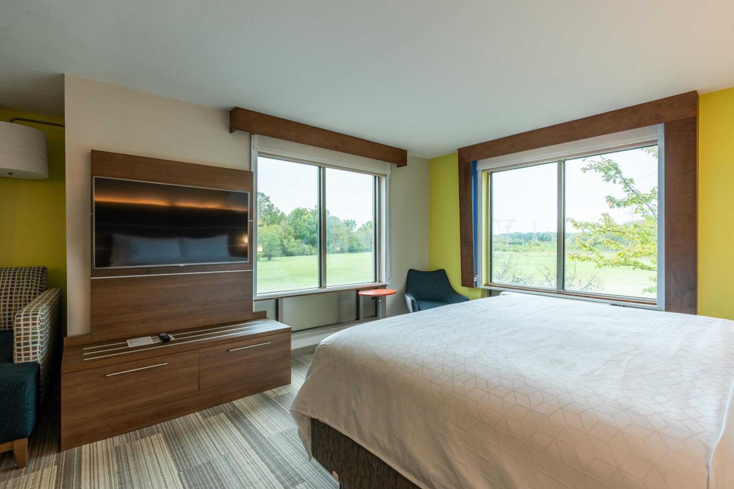 غرفة قياسية بسرير كينج مع أريكة، Holiday Inn Express Hotel And Suites Memphis Germantown 2/5