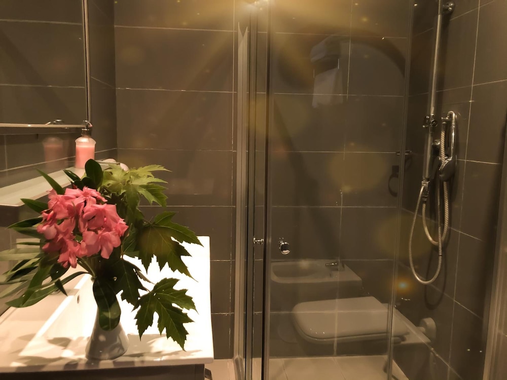 Kompleksi Arifi Hotel 48/50