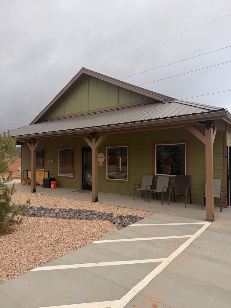 Gooseberry Lodges 8/79