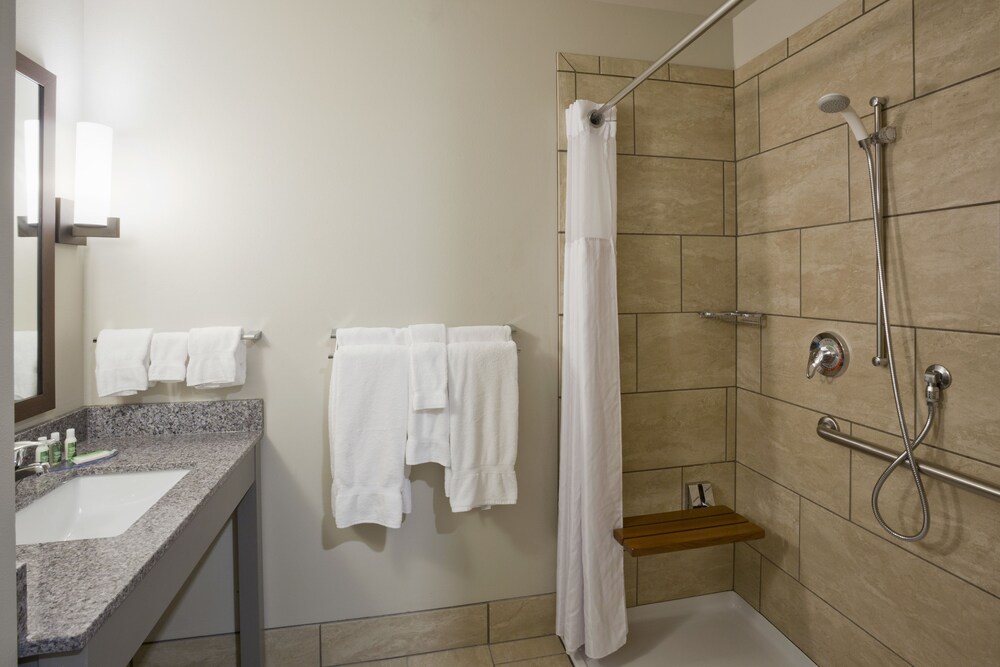 GrandStay Hotel and Suites 10/63