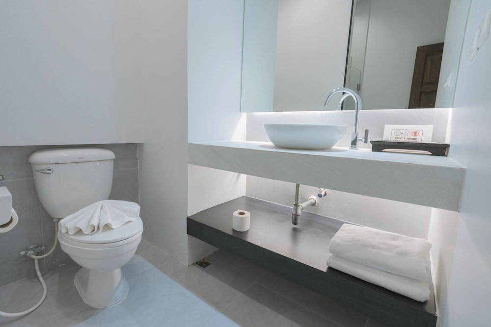 THE OPIUM SERVICED APARTMENT AND HOTEL 50/50