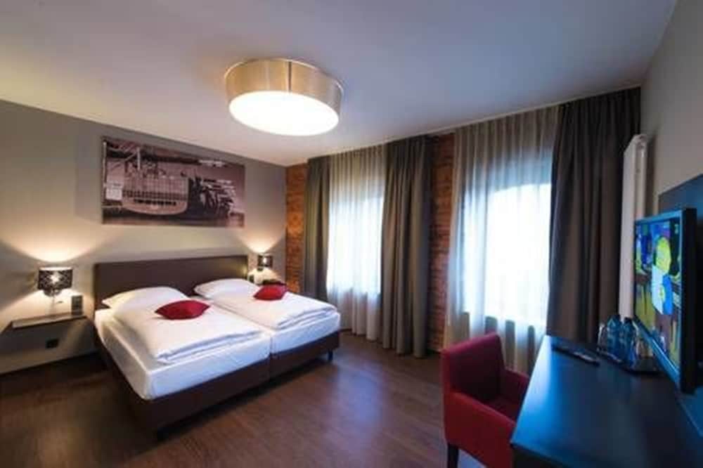 Hotel Volksschule 38/66