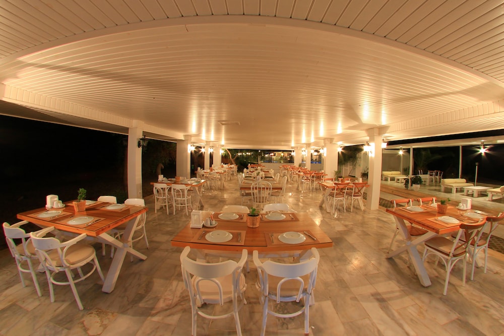 Palm Bay Beach Hotel 54/61