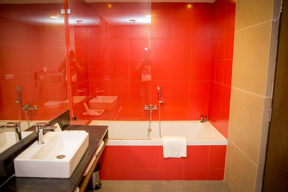 EXECUTIVE, SUITE
