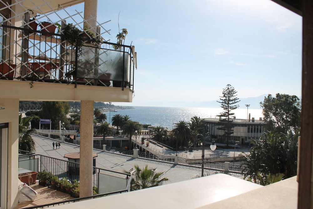 Lungomare Hotel 47/71