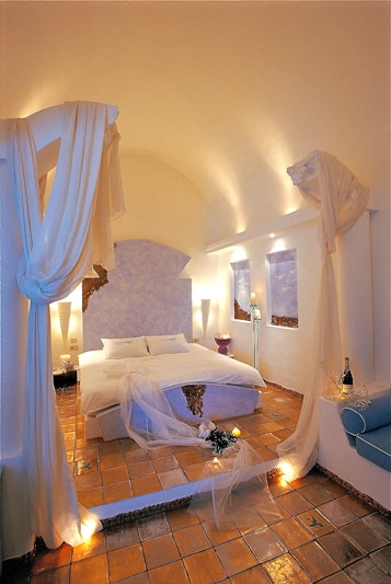 Astarte Suites 3/18