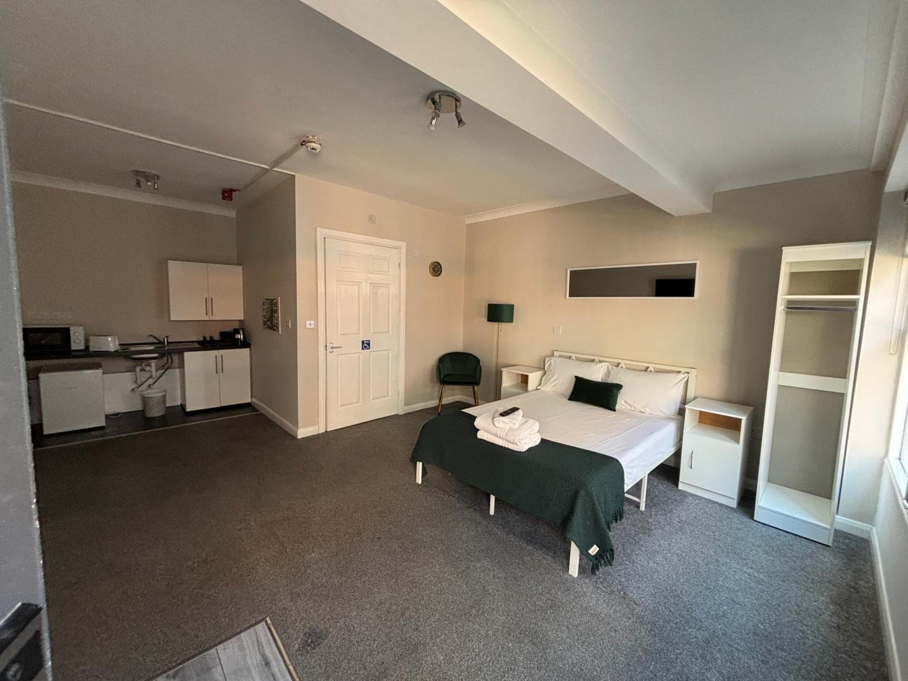Deluxe, Double Bed