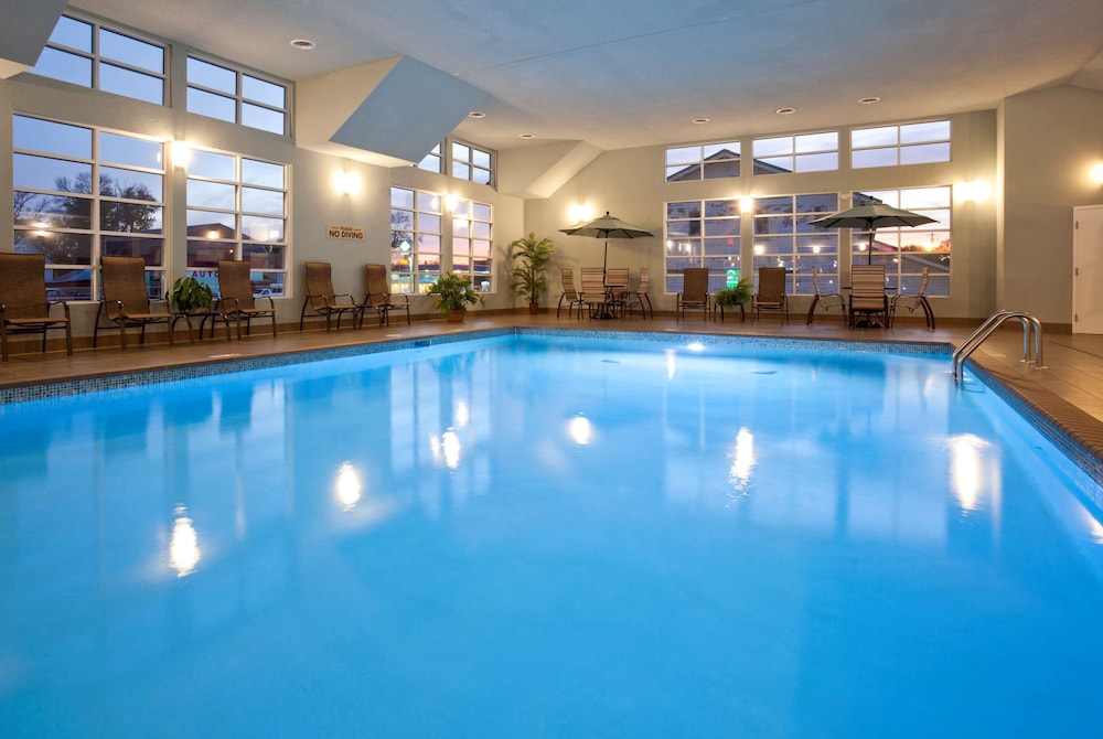 Grandstay Hotel Amp Suites 23/53