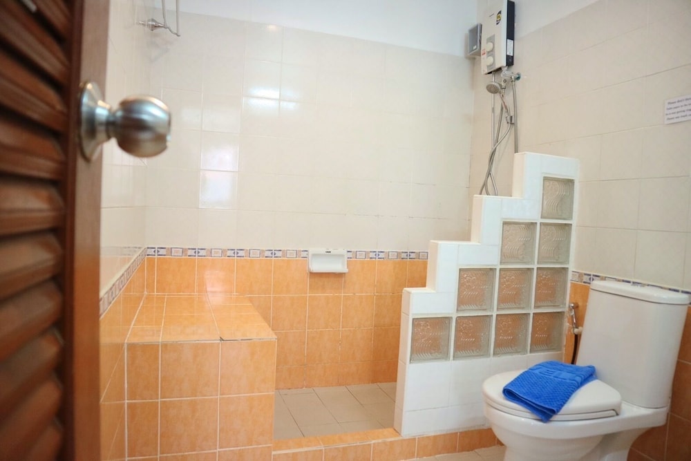 Sunshine Guest House Hua Hin 50/50