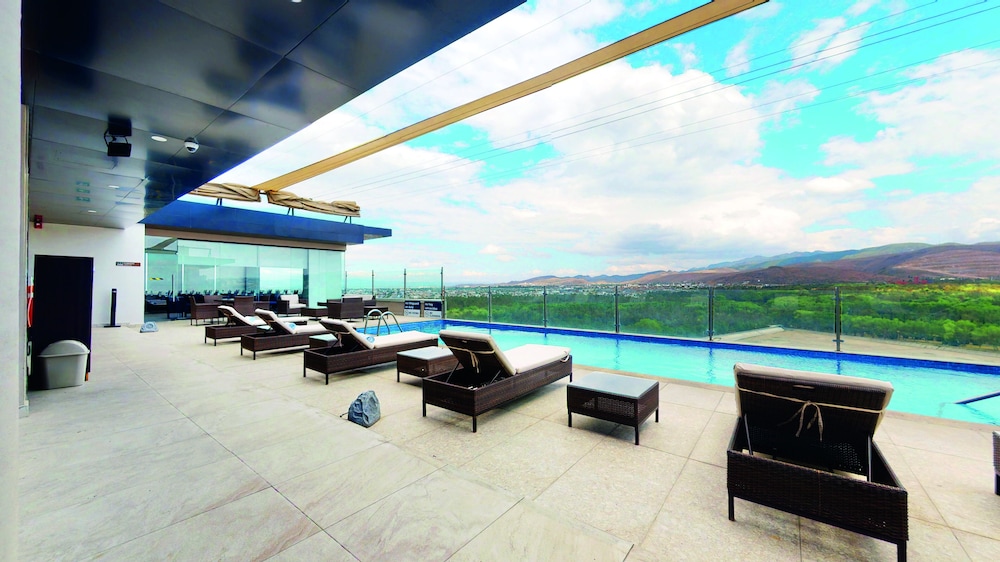 Hampton Inn And Suites San Luis Potosi Slp 34/53
