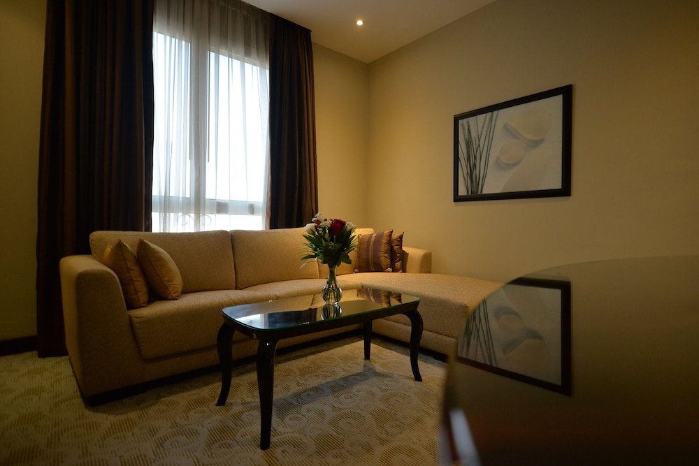 Strato Hotel By Warwick 21/28