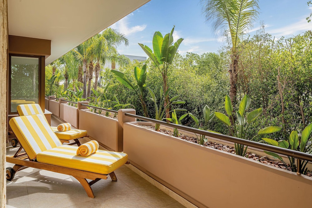 Four Seasons Hotel Limassol 23/50