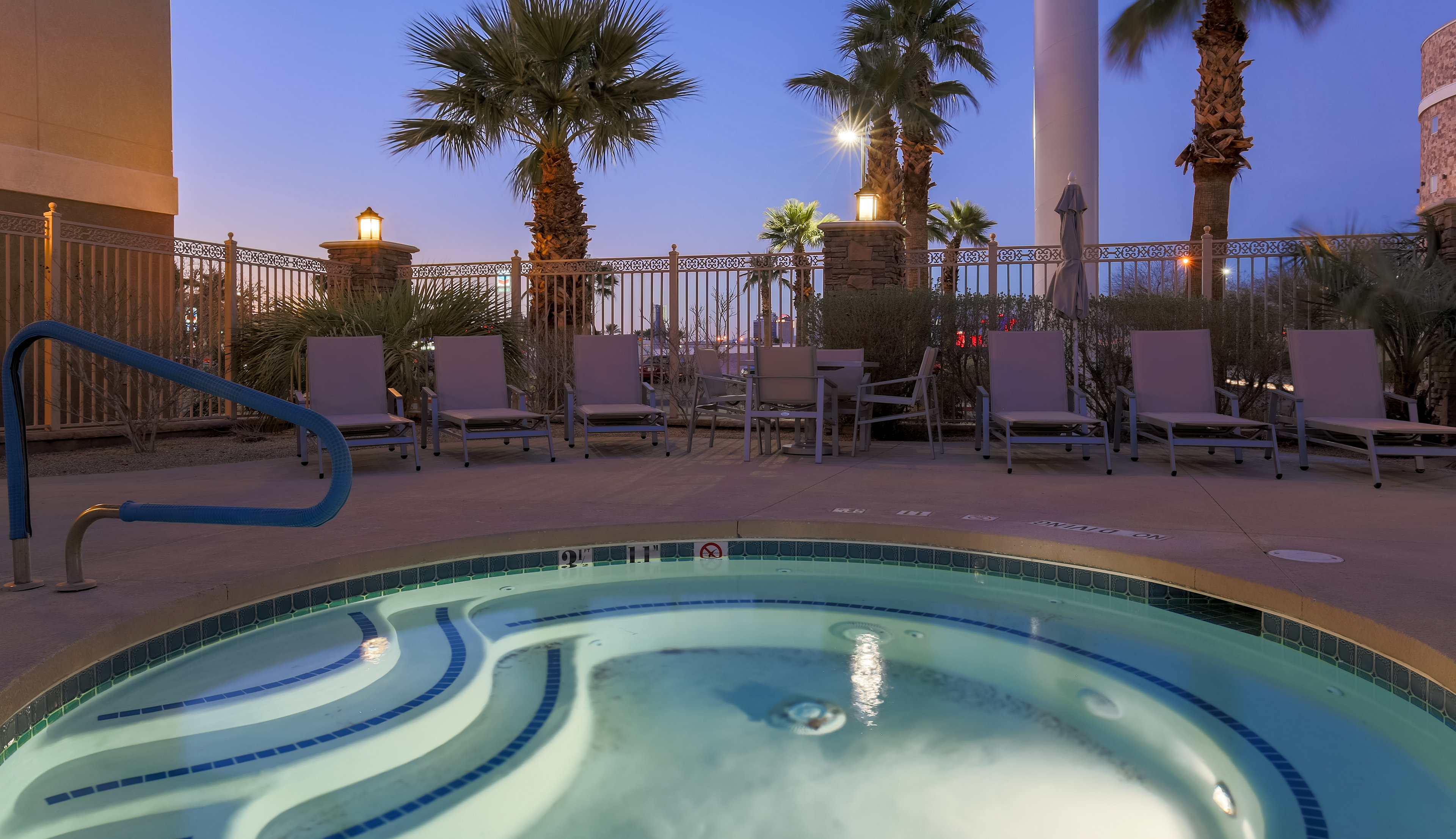 Holiday Inn Express Las Vegas - Stadium Area, an IHG Hotel 66/69