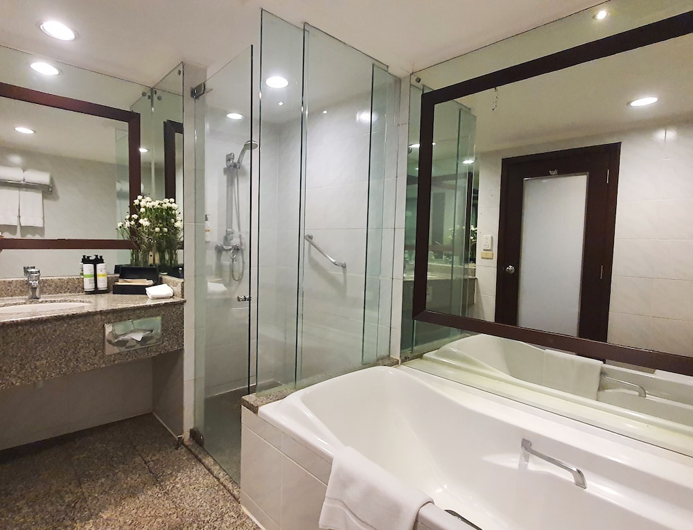 Pullman Bangkok Hotel G 75/75