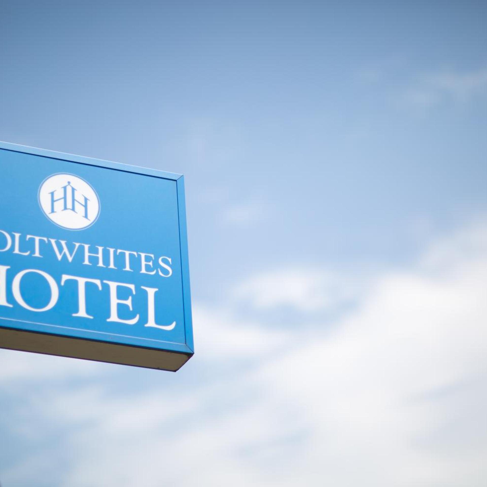 Holtwhites Hotel 4/57