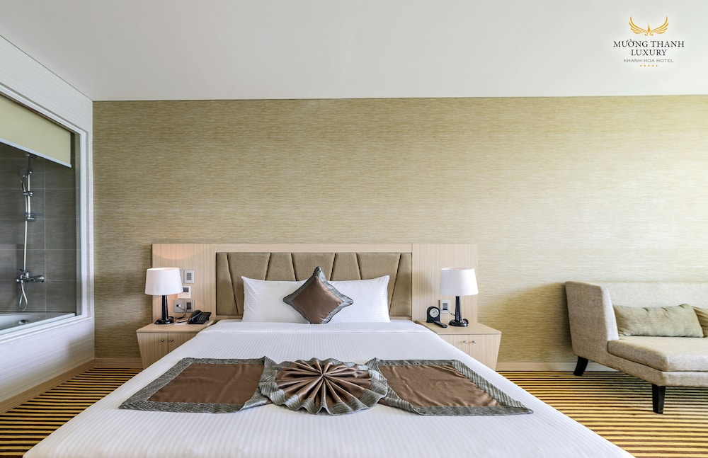 OCEAN, DELUXE, KING BED