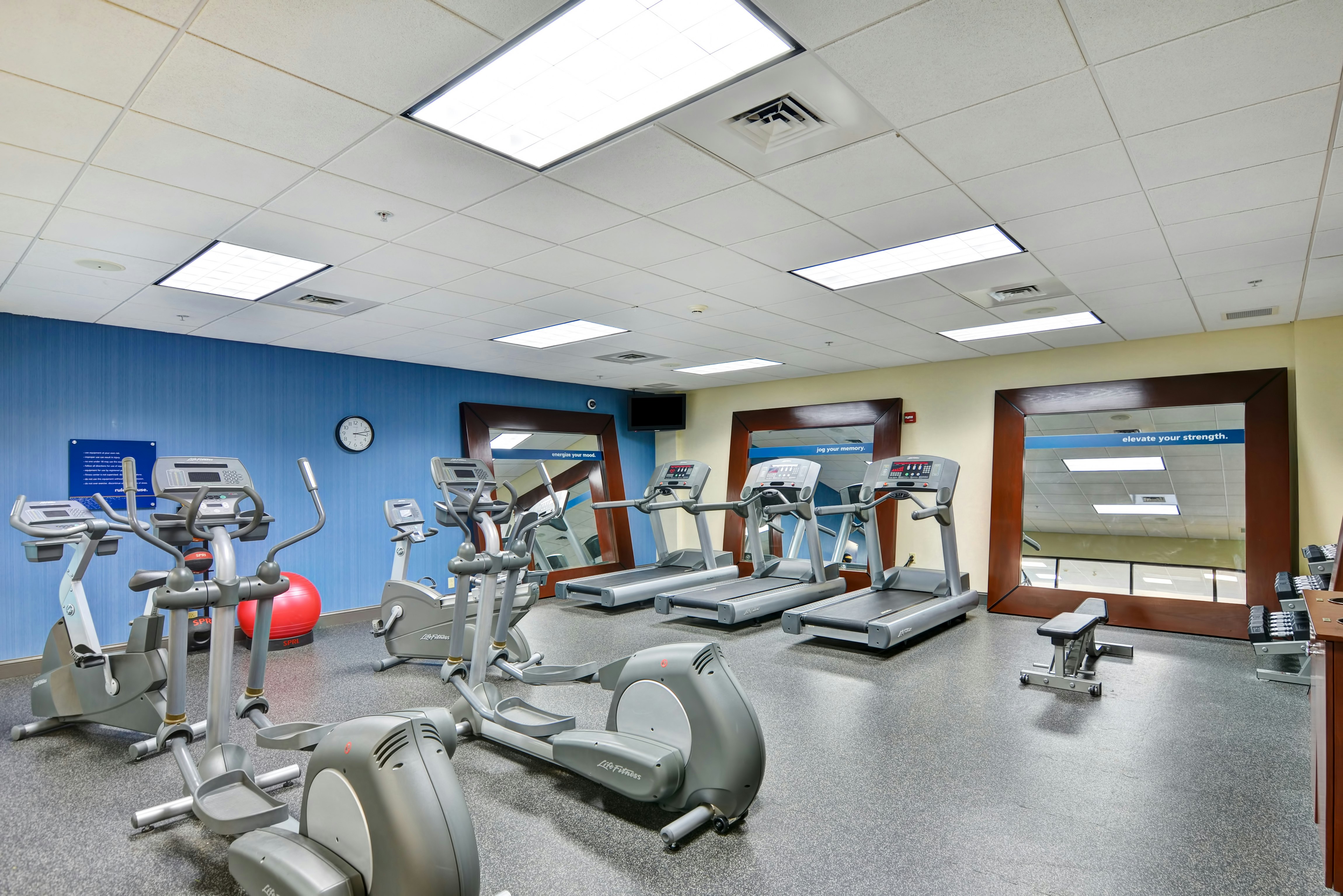 Hampton Inn and Suites Wilkes-Barre Scranton 11/34