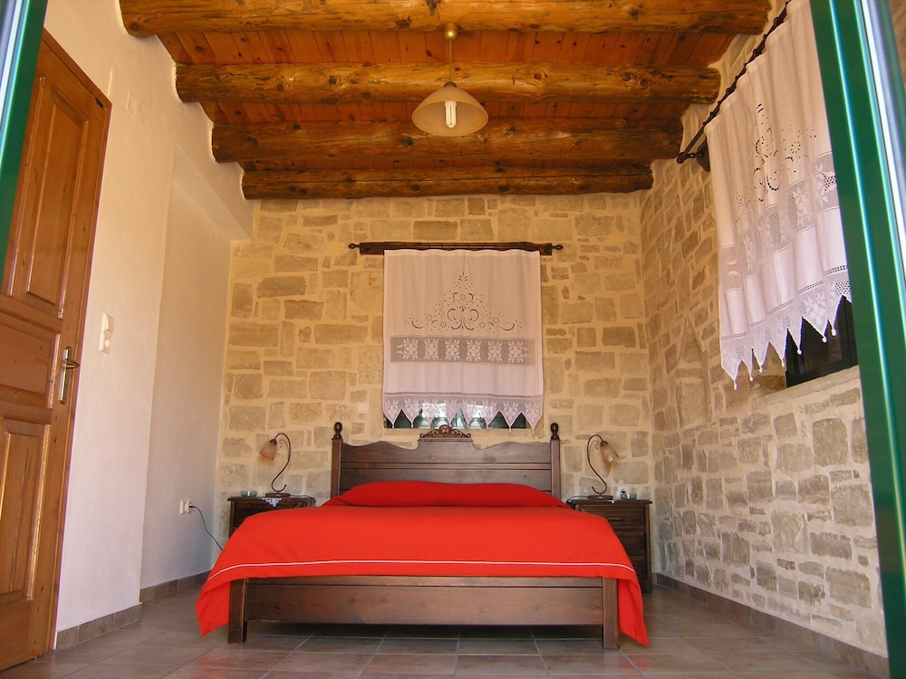 Stratos Villas 4/37