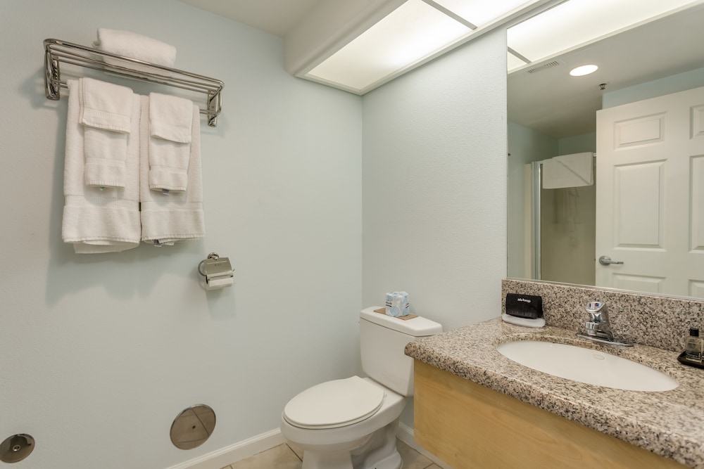 Pacifica Beach Hotel 48/56