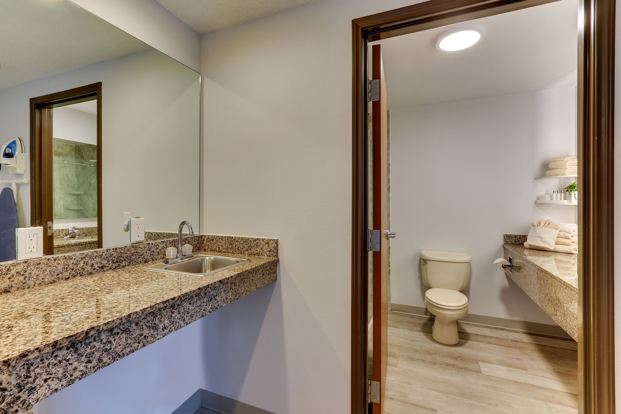 1 BEDROOM, DELUXE, SUITE, BEACH SIDE, JETTED TUB, BALCONY