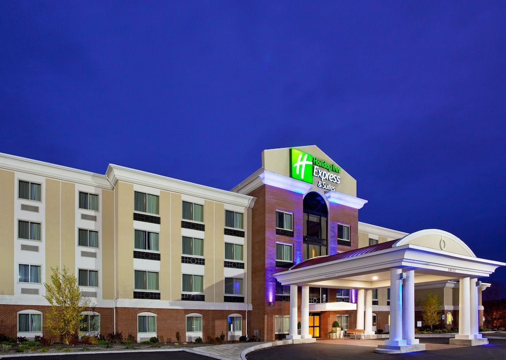 Holiday Inn Express Hotel Suites Niagara Falls 3/75