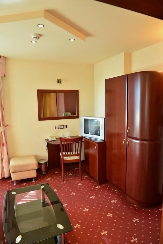 Martin Hotel 27/45