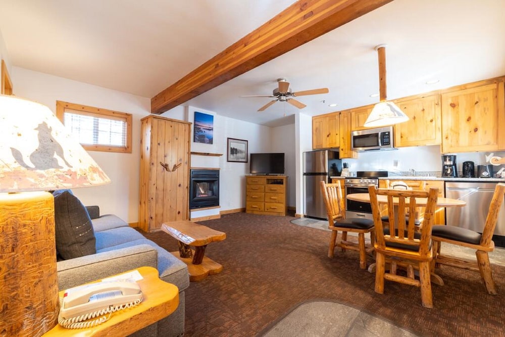 Red Wolf Lakeside Lodge 28/60