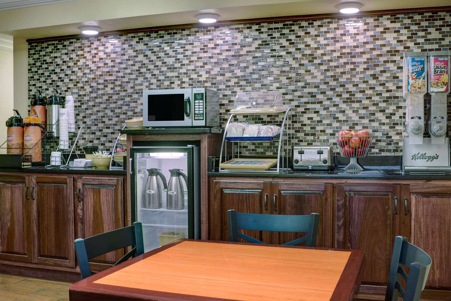 Days Inn By Wyndham Macon I-475 17/25