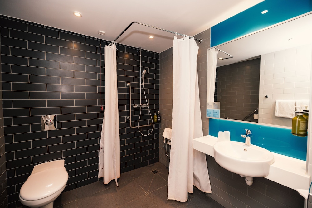 غرفة قياسية بسريرين منفصلين لذوي الإعاقة، HOLIDAY INN EXPRESS PARIS - CDG AIRPORT 5/6