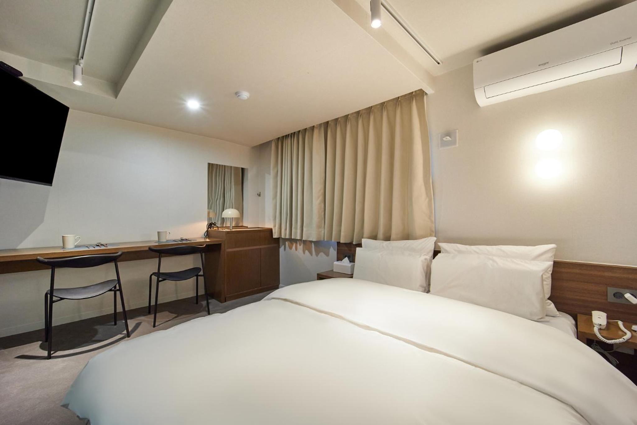 غرفة ديلوكس بسرير مزدوج، Hotel Yaja Nampo Lotte 2/9
