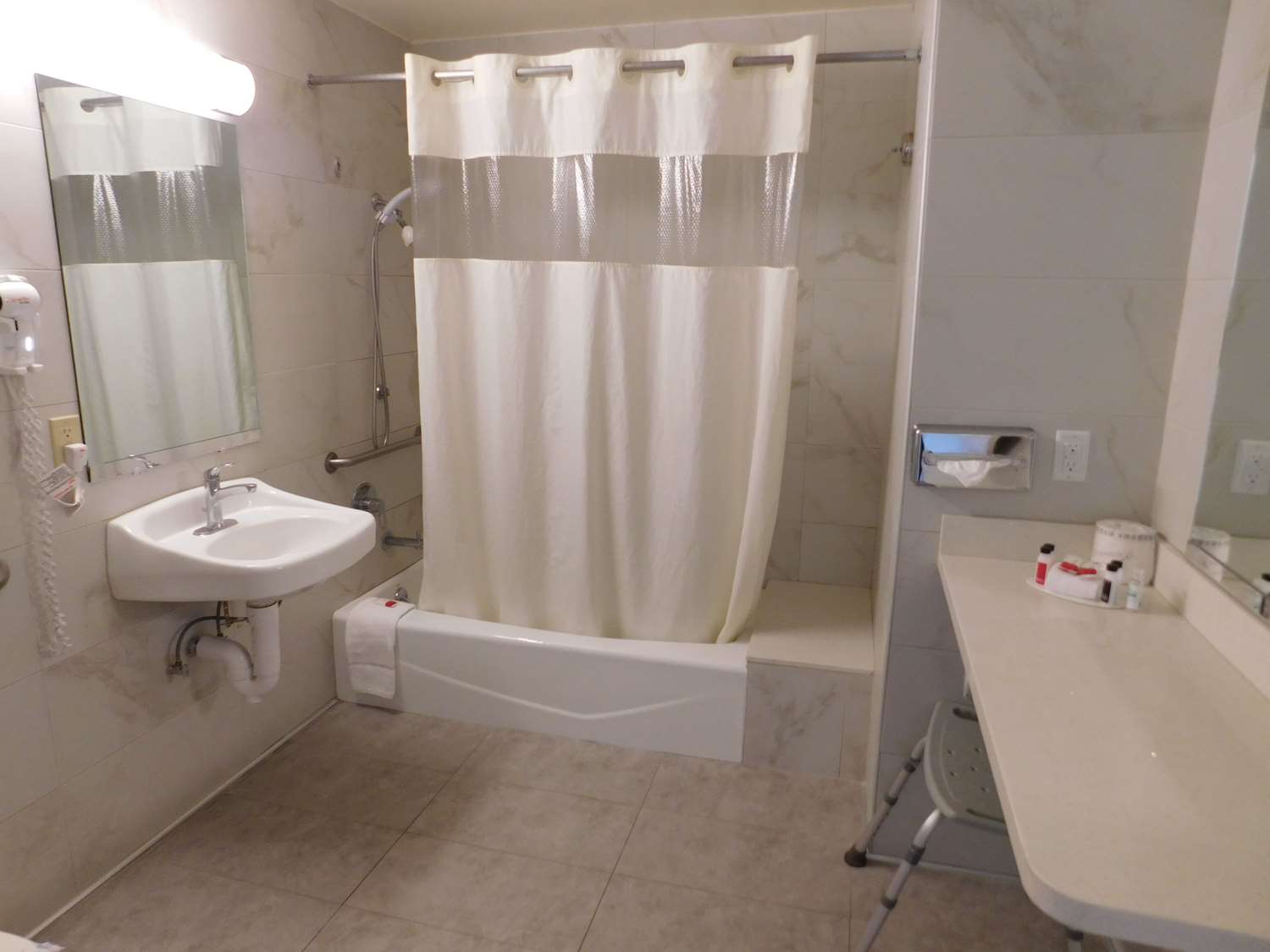 Days Inn by Wyndham Novato/San Francisco 46/50