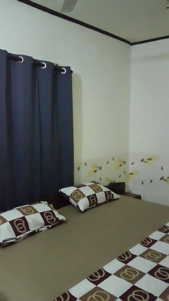 Inn-Syde Guest House 8/18