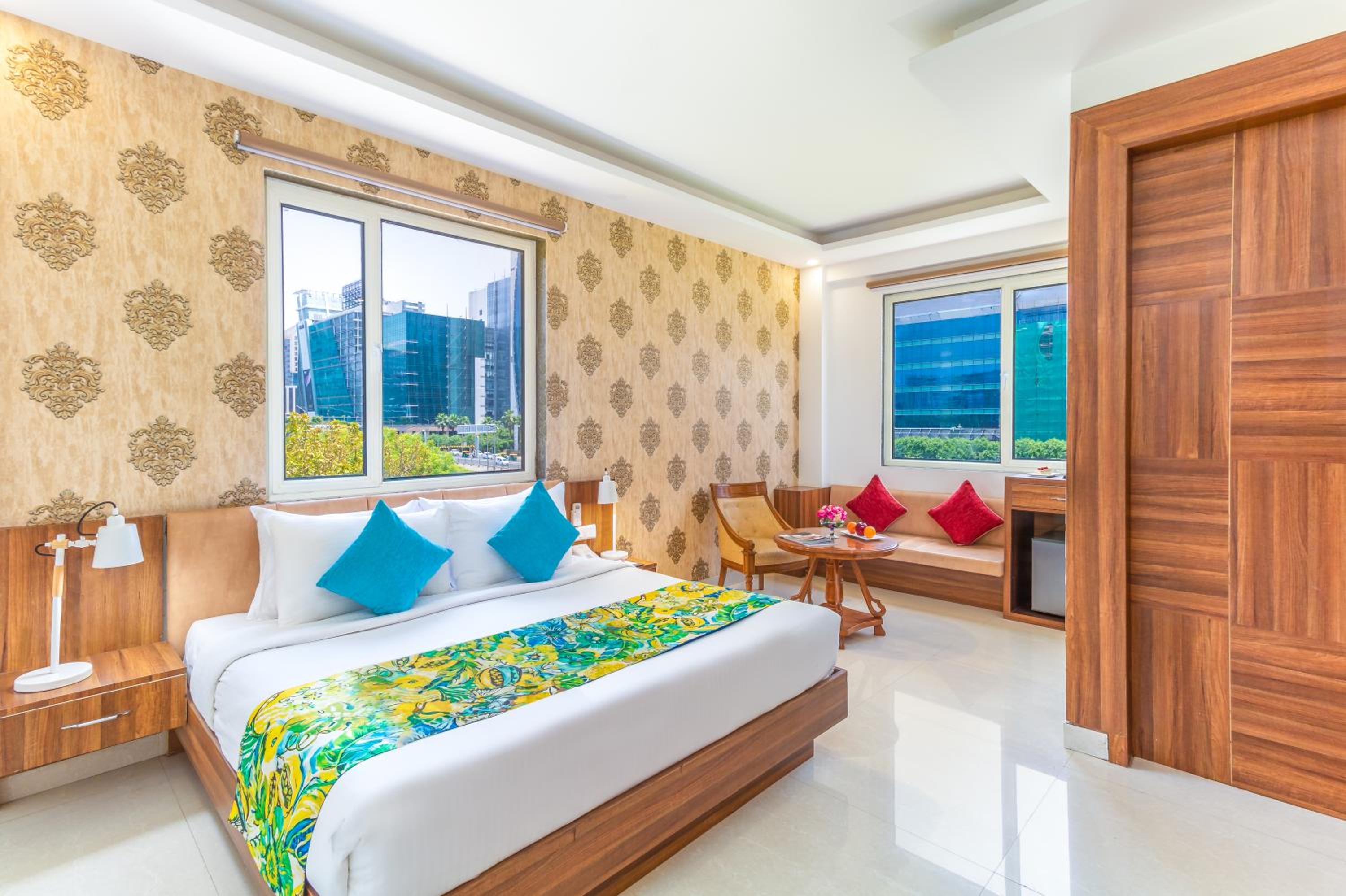 DELUXE ROOM