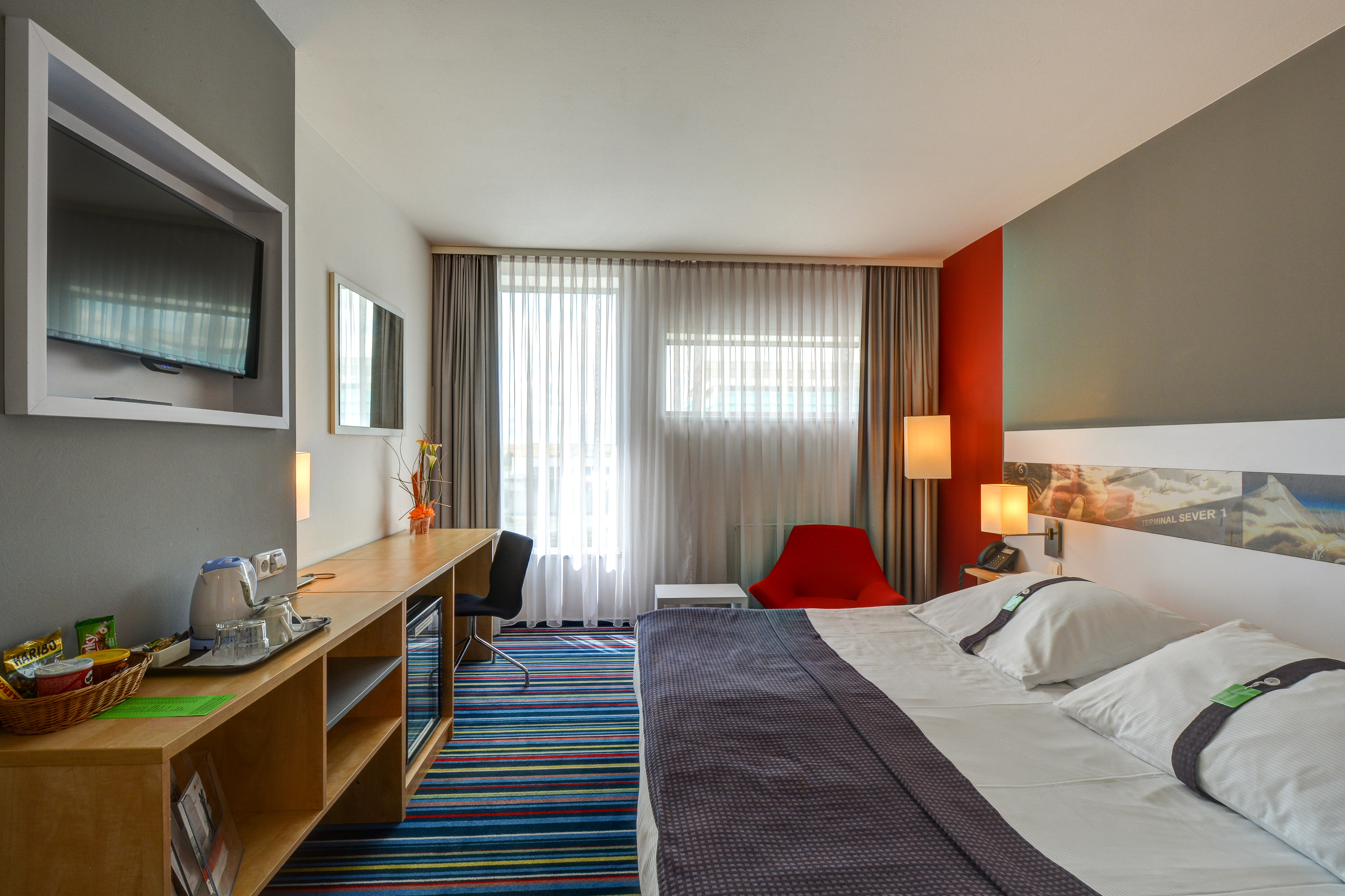 HOLIDAY INN PRAGUE AIRPORT 34/76