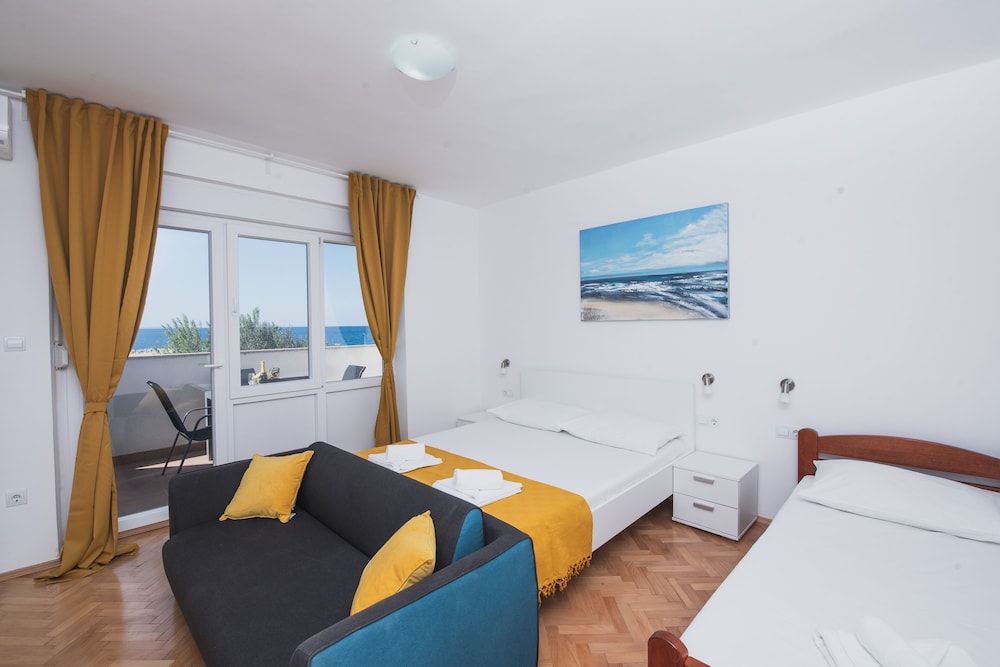 Apartments By The Sea Semy 12/38