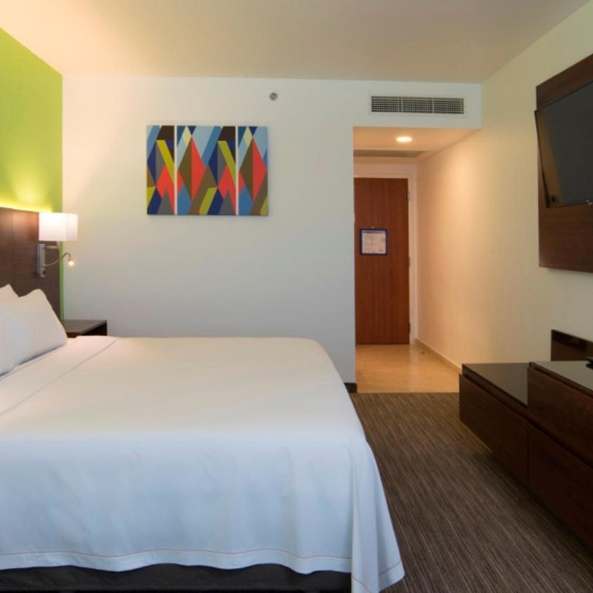 Suite, King Bed, Bathtub
