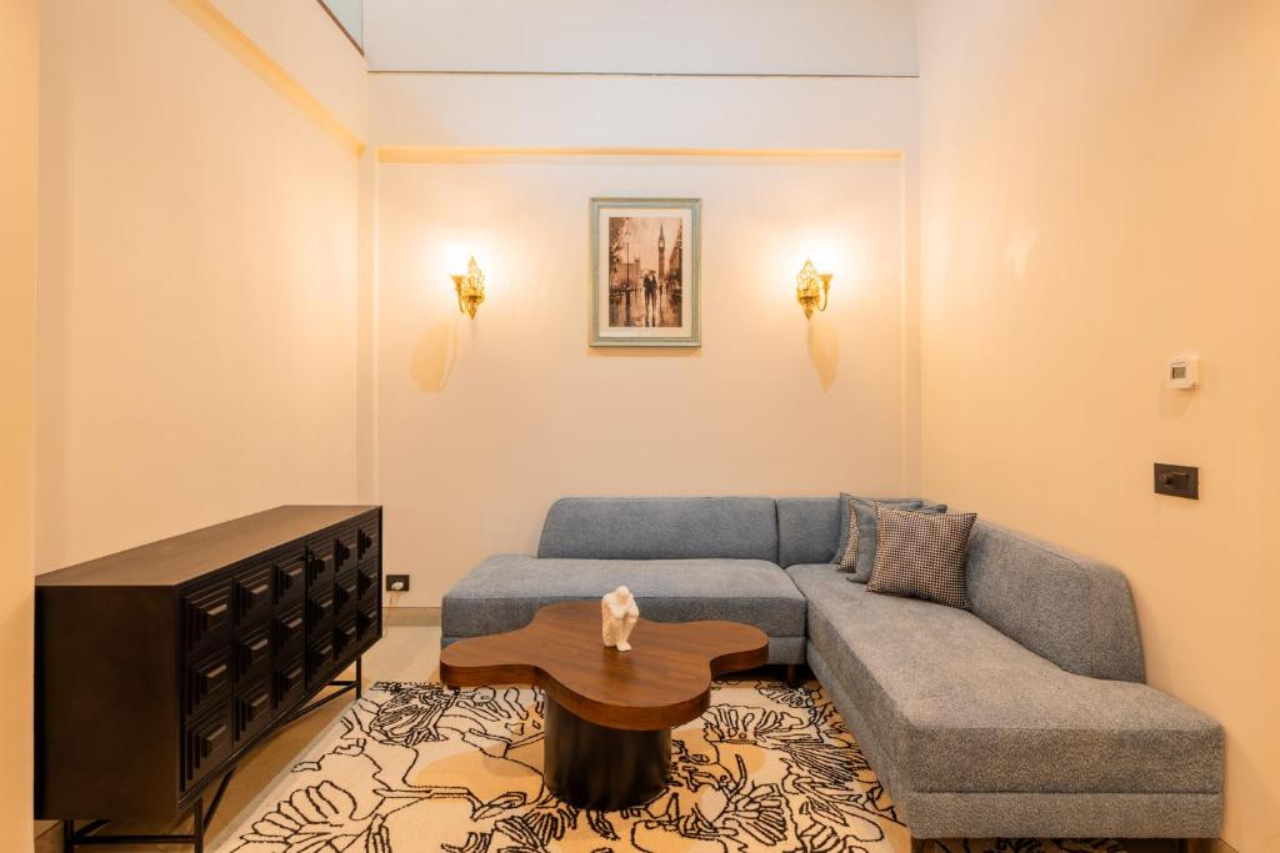 ELIVAAS Prive Royce Cottage Luxe Hilltop 4 BHK with Terrace & Scenic Views 7/17