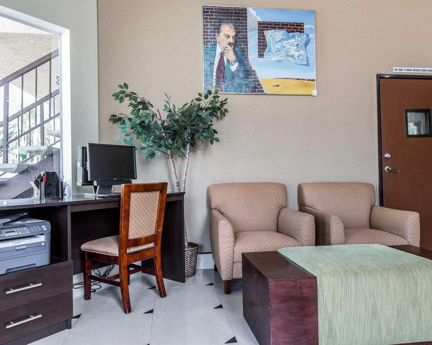 Econo Lodge Inn & Suites Fallbrook Downtown 24/31