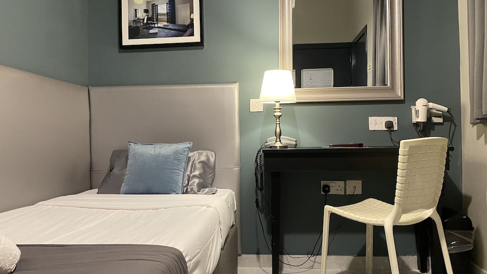 SLIEMA MARINA HOTEL 13/70