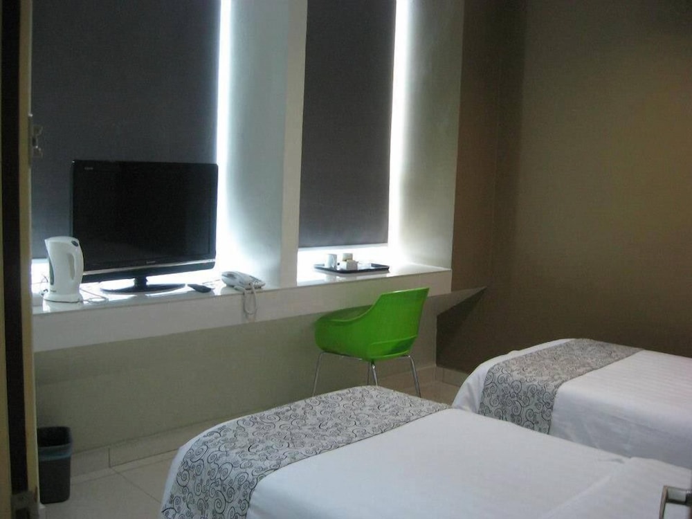 Hii-5 Hotel 18/19