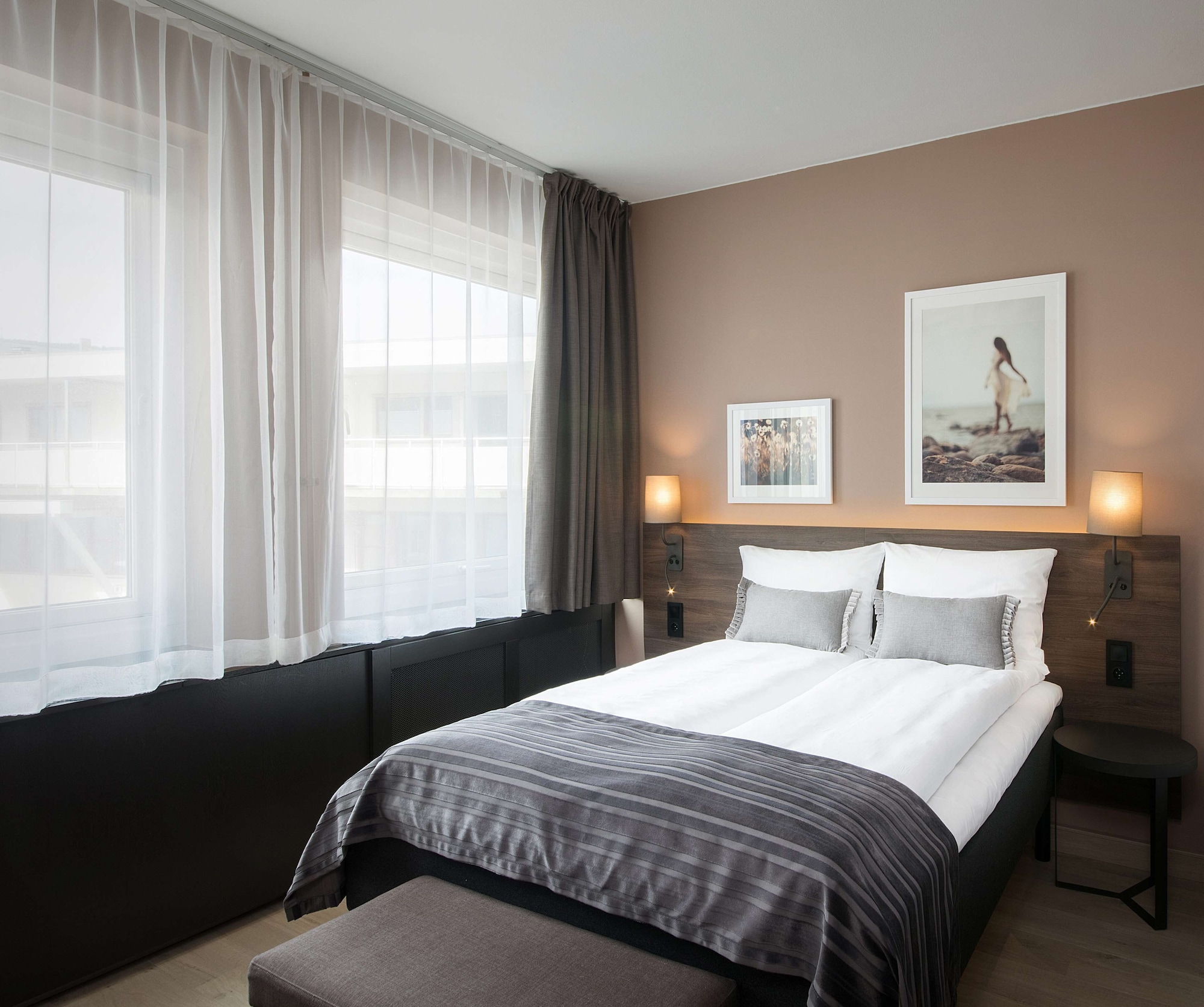 ROOM, QUEEN BED