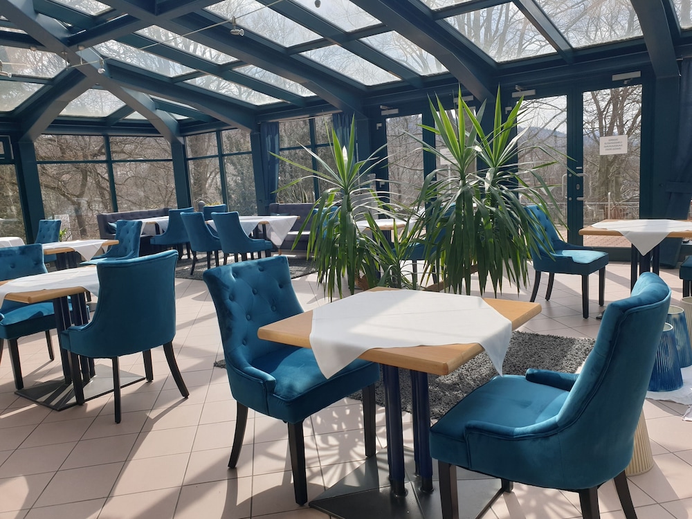 Parkhotel Waldschlösschen 51/65
