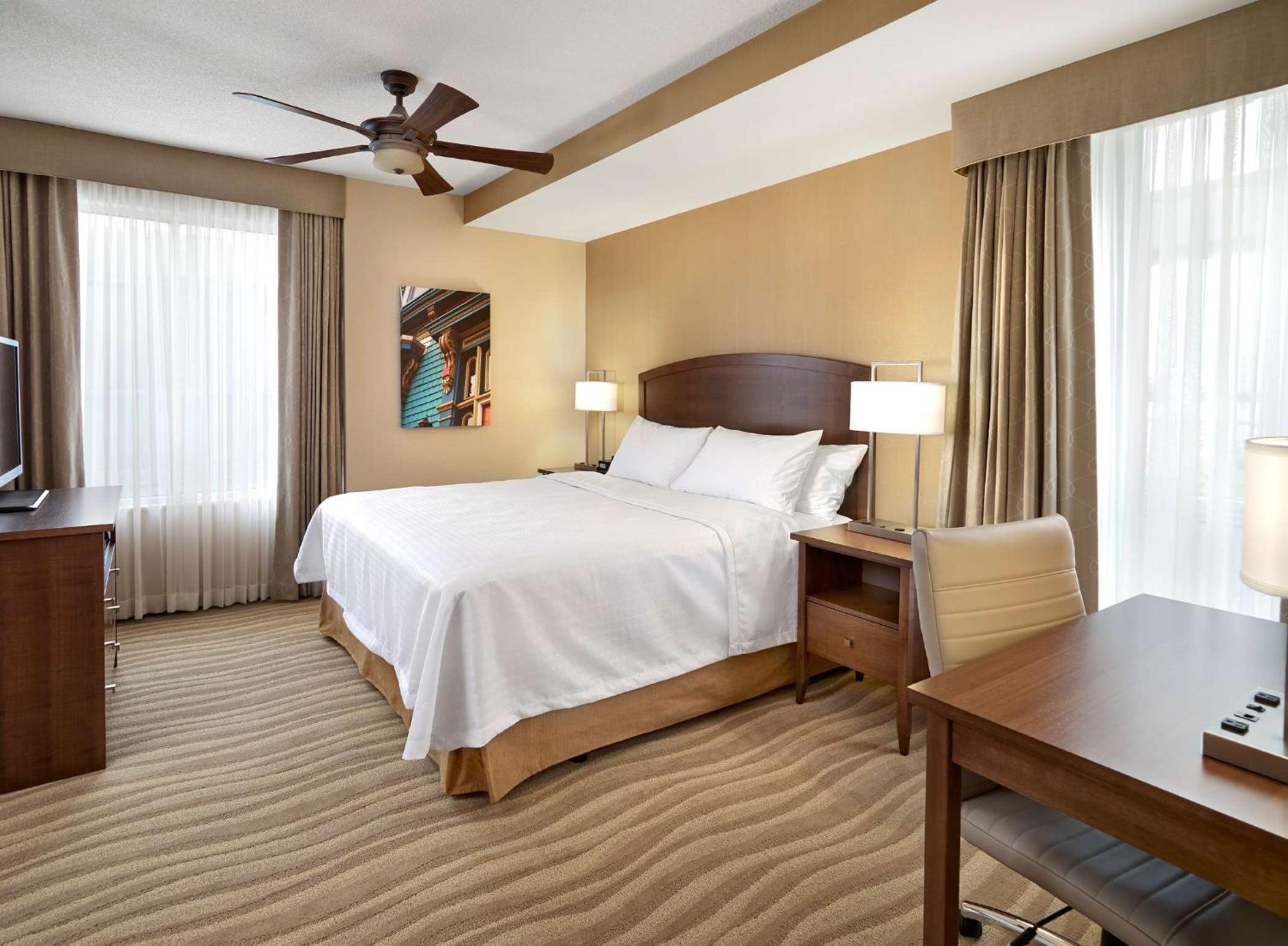 جناح بسرير كينج بغرفة نوم واحدة مع أريكة، Homewood Suites By Hilton Halifax-Downtown 2/4