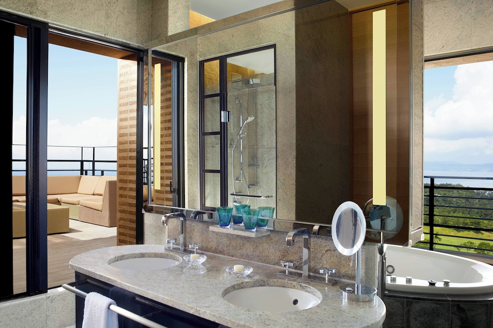 جناح بسريرين مزدوجين بغرفة نوم واحدة، The Ritz Carlton Okinawa 4/4